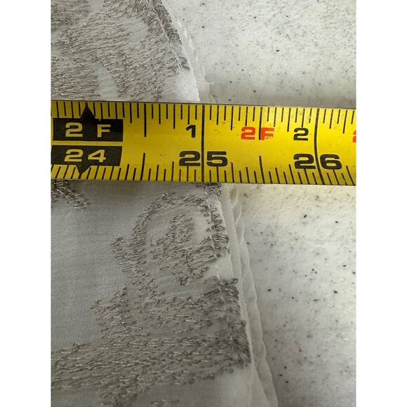 Sundance 100% Silk Sz L Embroidered Long Sleeve Blouse White Silver Keyhole B21 - Picture 6 of 6